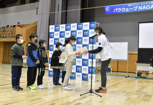 準優勝の「南小ボッチャーズ」のメンバー